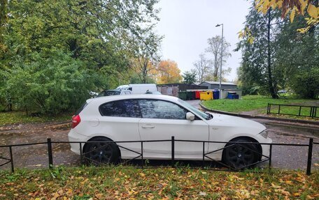 BMW 1 серия, 2011 год, 900 000 рублей, 4 фотография