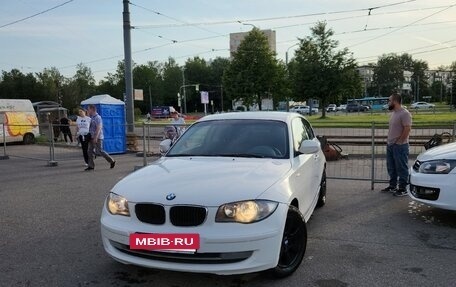 BMW 1 серия, 2011 год, 900 000 рублей, 2 фотография