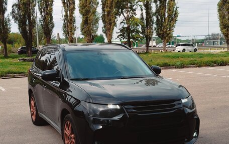 Mitsubishi Outlander III рестайлинг 3, 2014 год, 1 712 000 рублей, 3 фотография