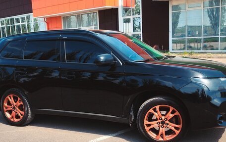 Mitsubishi Outlander III рестайлинг 3, 2014 год, 1 712 000 рублей, 4 фотография