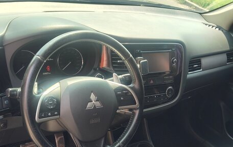 Mitsubishi Outlander III рестайлинг 3, 2014 год, 1 712 000 рублей, 10 фотография