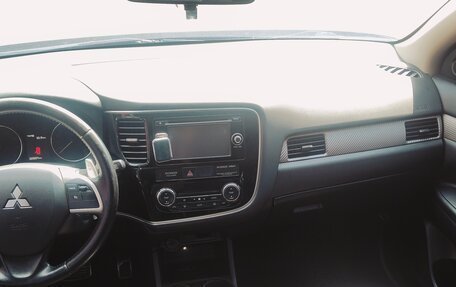 Mitsubishi Outlander III рестайлинг 3, 2014 год, 1 712 000 рублей, 9 фотография