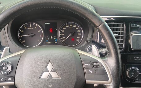 Mitsubishi Outlander III рестайлинг 3, 2014 год, 1 712 000 рублей, 11 фотография