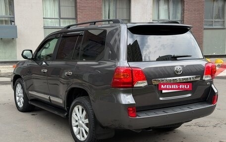 Toyota Land Cruiser 200, 2012 год, 2 850 000 рублей, 7 фотография