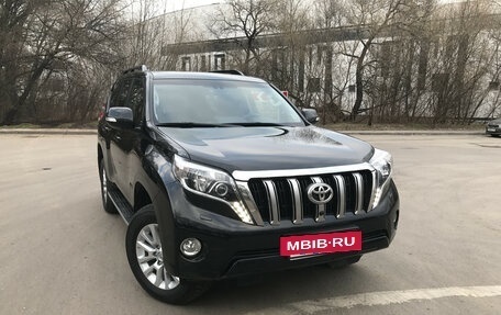 Toyota Land Cruiser Prado 150 рестайлинг 2, 2016 год, 3 000 000 рублей, 7 фотография