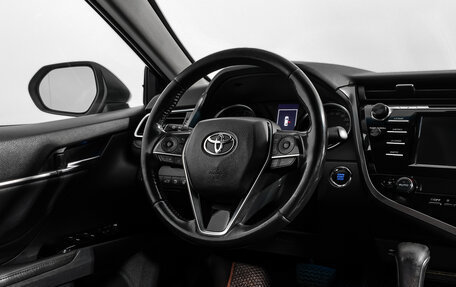 Toyota Camry, 2019 год, 2 390 000 рублей, 17 фотография