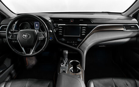 Toyota Camry, 2019 год, 2 390 000 рублей, 16 фотография
