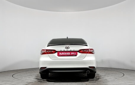 Toyota Camry, 2019 год, 2 390 000 рублей, 6 фотография