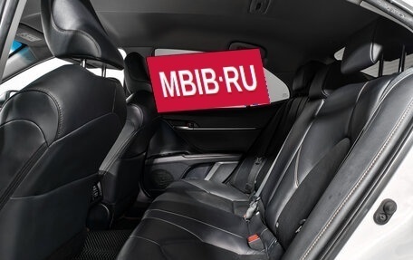 Toyota Camry, 2019 год, 2 390 000 рублей, 13 фотография