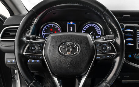 Toyota Camry, 2019 год, 2 390 000 рублей, 18 фотография