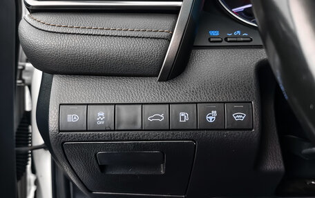 Toyota Camry, 2019 год, 2 390 000 рублей, 22 фотография