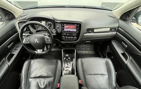 Mitsubishi Outlander III рестайлинг 3, 2018 год, 2 050 000 рублей, 10 фотография