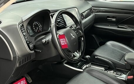 Mitsubishi Outlander III рестайлинг 3, 2018 год, 2 050 000 рублей, 11 фотография