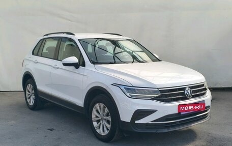 Volkswagen Tiguan II, 2021 год, 1 900 000 рублей, 2 фотография