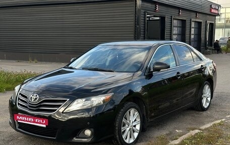 Toyota Camry, 2011 год, 950 000 рублей, 2 фотография
