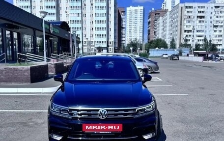 Volkswagen Tiguan II, 2016 год, 2 210 000 рублей, 2 фотография