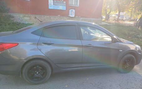 Hyundai Solaris II рестайлинг, 2011 год, 650 000 рублей, 3 фотография