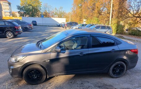 Hyundai Solaris II рестайлинг, 2011 год, 650 000 рублей, 4 фотография