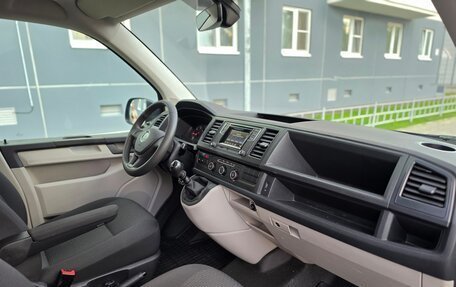 Volkswagen Multivan T5, 2015 год, 2 999 000 рублей, 10 фотография