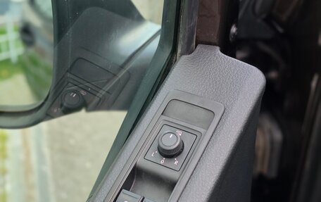 Volkswagen Multivan T5, 2015 год, 2 999 000 рублей, 11 фотография