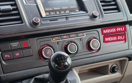 Volkswagen Multivan T5, 2015 год, 2 999 000 рублей, 17 фотография