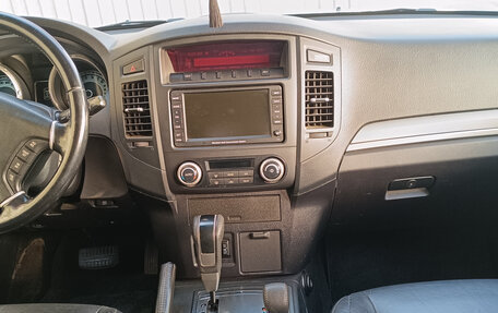 Mitsubishi Pajero IV, 2011 год, 2 830 000 рублей, 11 фотография