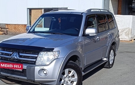 Mitsubishi Pajero IV, 2011 год, 2 830 000 рублей, 2 фотография