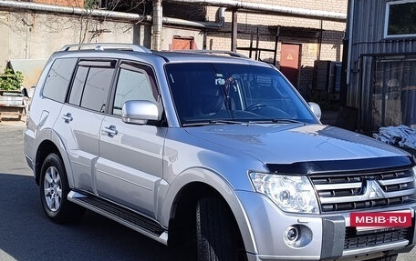 Mitsubishi Pajero IV, 2011 год, 2 830 000 рублей, 3 фотография