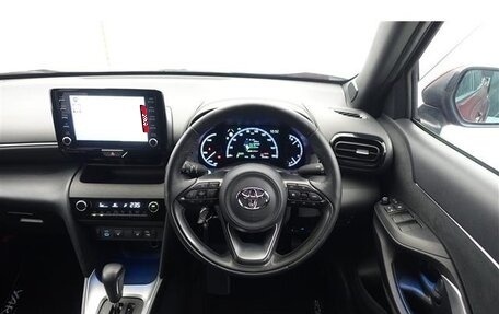 Toyota Yaris Cross, 2023 год, 1 550 000 рублей, 4 фотография