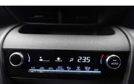 Toyota Yaris Cross, 2023 год, 1 550 000 рублей, 11 фотография