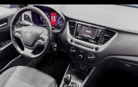Hyundai Solaris II рестайлинг, 2017 год, 1 250 000 рублей, 4 фотография