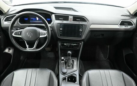 Volkswagen Tiguan II, 2021 год, 3 069 900 рублей, 8 фотография