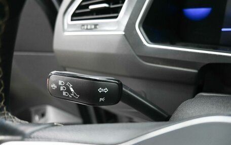 Volkswagen Tiguan II, 2021 год, 3 069 900 рублей, 12 фотография