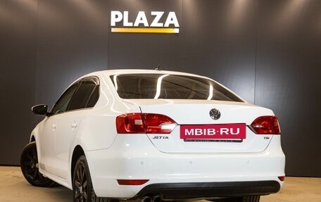Volkswagen Jetta VI, 2013 год, 930 000 рублей, 3 фотография