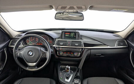 BMW 3 серия, 2017 год, 1 930 000 рублей, 14 фотография