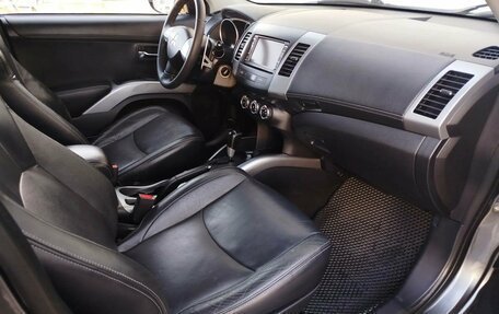 Mitsubishi Outlander III рестайлинг 3, 2011 год, 1 200 000 рублей, 10 фотография