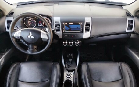 Mitsubishi Outlander III рестайлинг 3, 2011 год, 1 200 000 рублей, 12 фотография