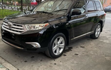 Toyota Highlander III, 2011 год, 1 700 000 рублей, 1 фотография