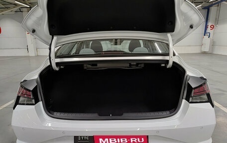 Hyundai Elantra, 2022 год, 2 350 000 рублей, 12 фотография