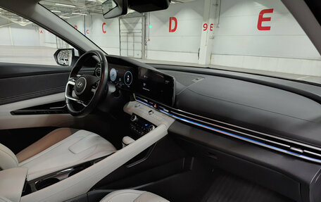Hyundai Elantra, 2022 год, 2 350 000 рублей, 13 фотография
