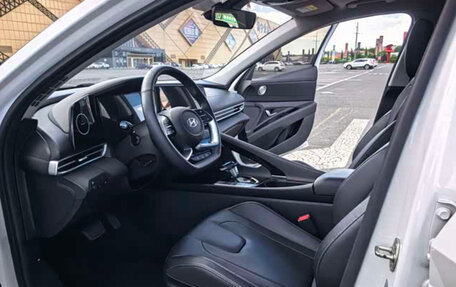 Hyundai Elantra, 2023 год, 1 205 000 рублей, 8 фотография