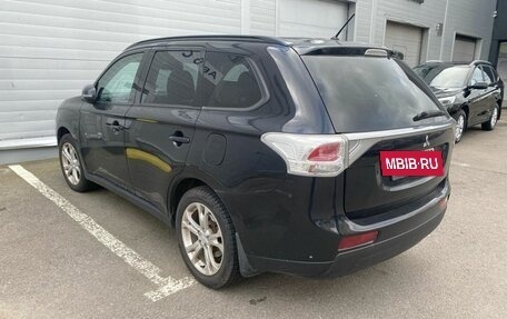 Mitsubishi Outlander III рестайлинг 3, 2012 год, 949 000 рублей, 2 фотография