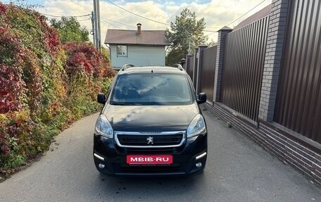 Peugeot Partner II рестайлинг 2, 2017 год, 900 000 рублей, 1 фотография