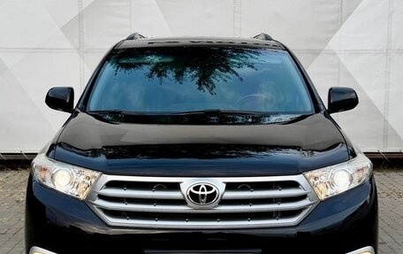 Toyota Highlander III, 2011 год, 2 850 000 рублей, 2 фотография