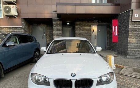 BMW 1 серия, 2011 год, 900 000 рублей, 3 фотография