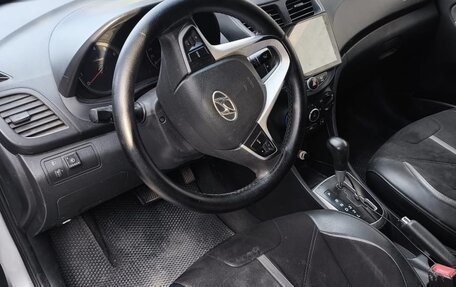 Hyundai Solaris II рестайлинг, 2012 год, 600 000 рублей, 4 фотография