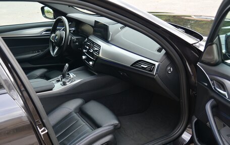 BMW 5 серия, 2019 год, 3 680 000 рублей, 12 фотография