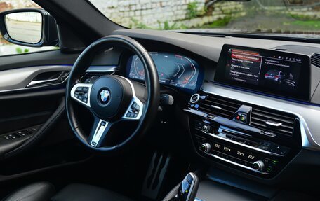 BMW 5 серия, 2019 год, 3 680 000 рублей, 13 фотография