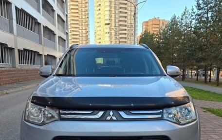 Mitsubishi Outlander III рестайлинг 3, 2012 год, 1 200 000 рублей, 10 фотография