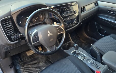 Mitsubishi Outlander III рестайлинг 3, 2012 год, 1 200 000 рублей, 14 фотография